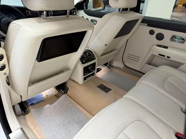 Rolls-Royce Ghost — Фото автомобиля 14