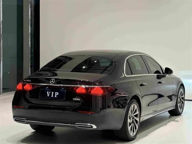 Mercedes-Benz E-Class — Фото автомобиля 8