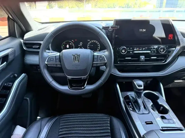 Toyota Crown Kluger — Фото автомобиля 8