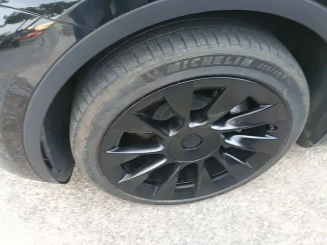 Tesla Model Y — Фото автомобиля 22