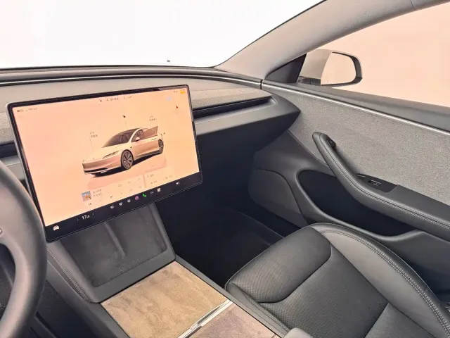 Tesla Model 3 — Фото автомобиля 8