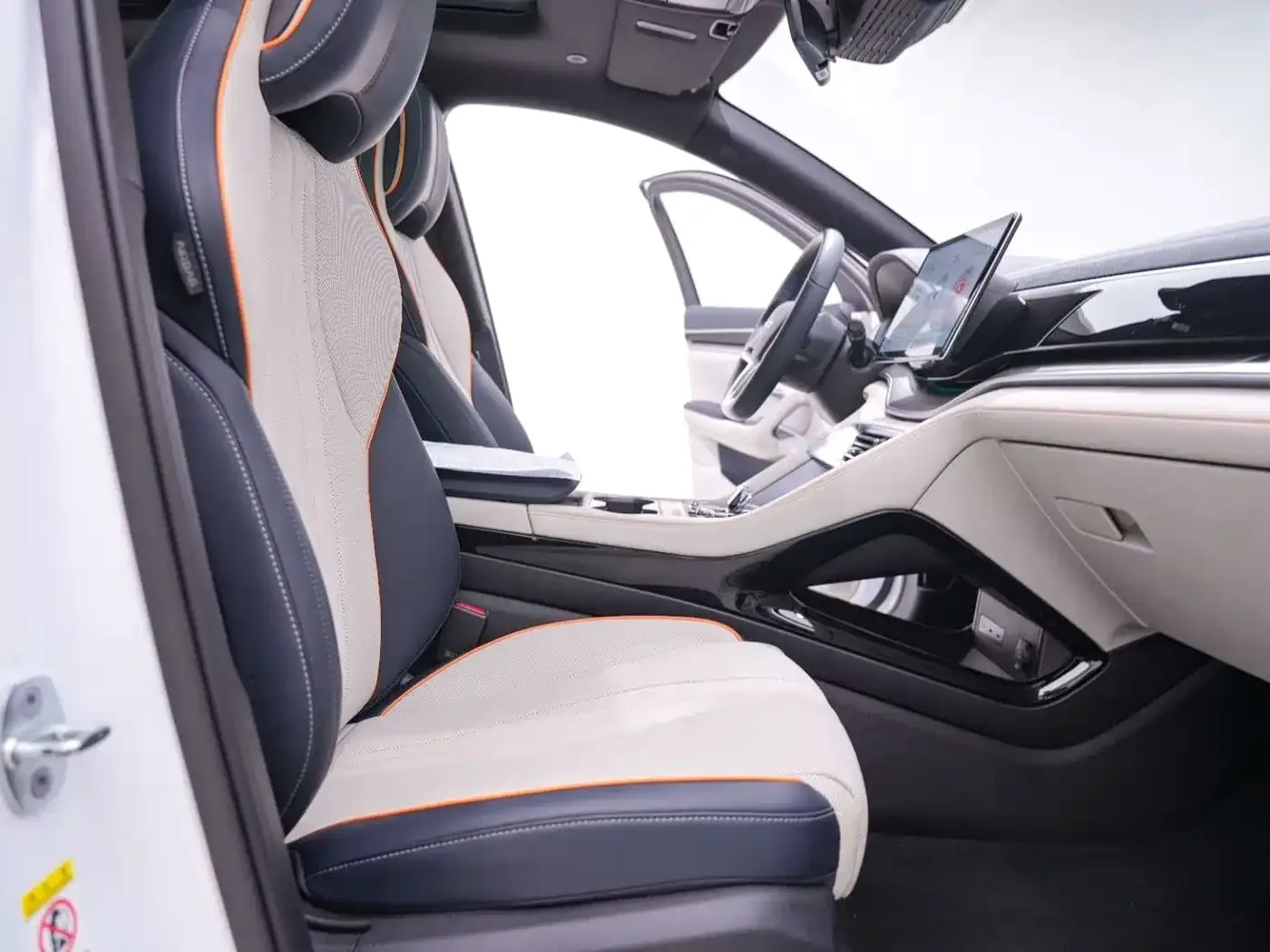 BYD Song PLUS PHEV 2023 Champion Edition DM-i 110KM Flagship PLUS — Фото автомобиля 24
