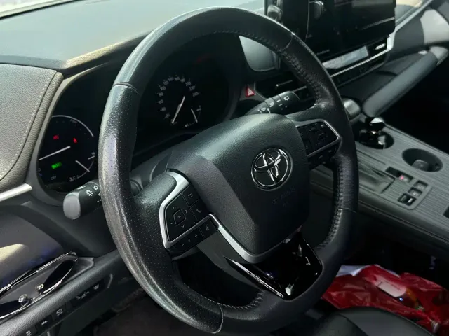 Toyota Sienna — Фото автомобиля 22