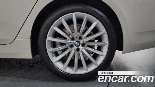 BMW 5 Series G30 — Фото автомобиля 21