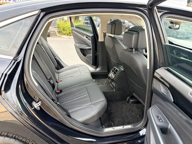 Volkswagen Passat — Фото автомобиля 13