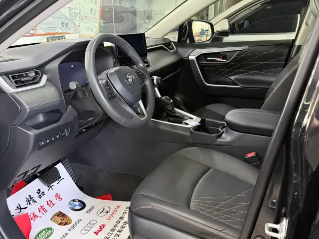 Toyota RAV4 — Фото автомобиля 4