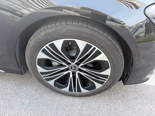 Mercedes-Benz E-Class — Фото автомобиля 9