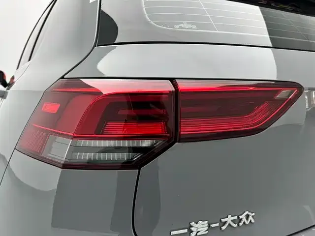Volkswagen Golf — Фото автомобиля 16