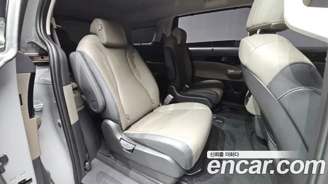 Kia Carnival Generation 4 — Фото автомобиля 11