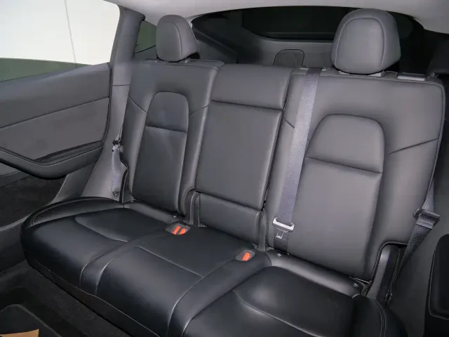 Tesla Model Y — Фото автомобиля 10