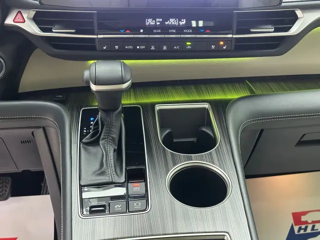Toyota Sienna — Фото автомобиля 13