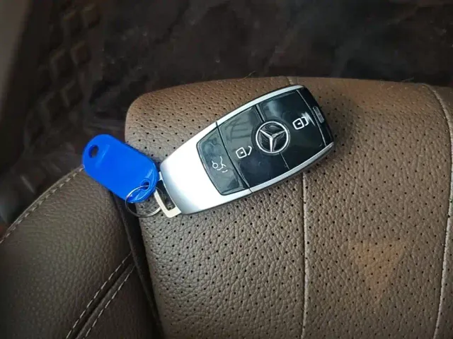 Mercedes-Benz E-Class — Фото автомобиля 8