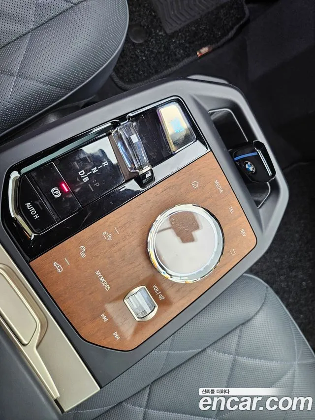 BMW iX — Фото автомобиля 16