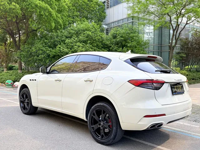 Maserati Levante — Фото автомобиля 5