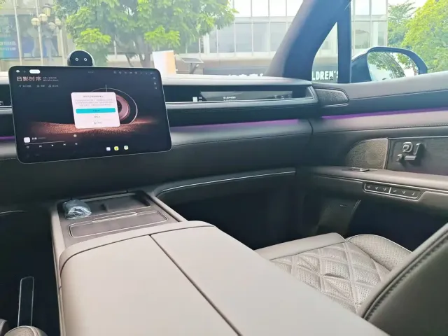 Nio ES8 — Фото автомобиля 14