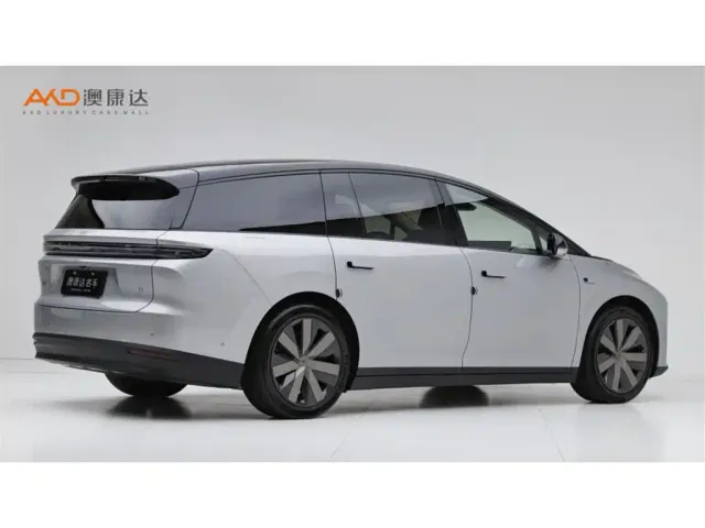 Li Auto i8 — Фото автомобиля 3