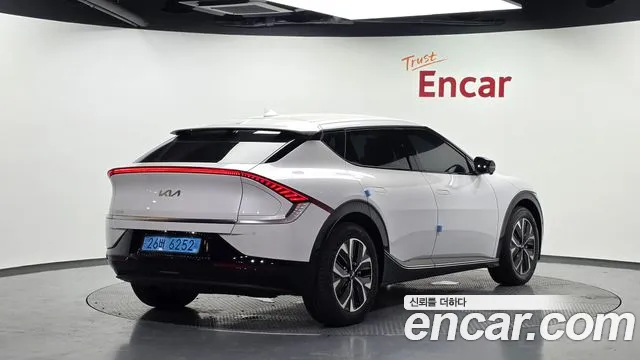 Kia EV6 — Фото автомобиля 2
