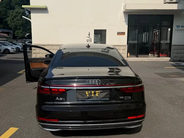 Audi A8 — Фото автомобиля 7
