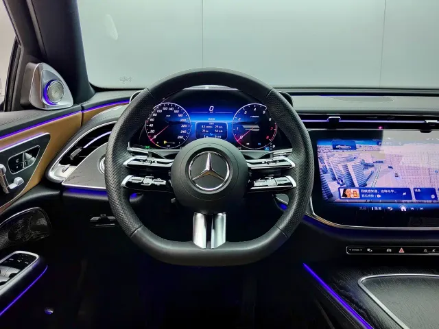 Mercedes-Benz E-Class — Фото автомобиля 22