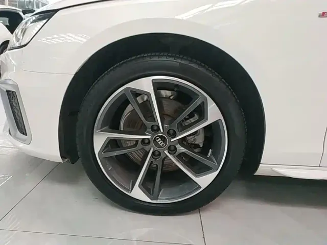 Audi A4L — Фото автомобиля 22