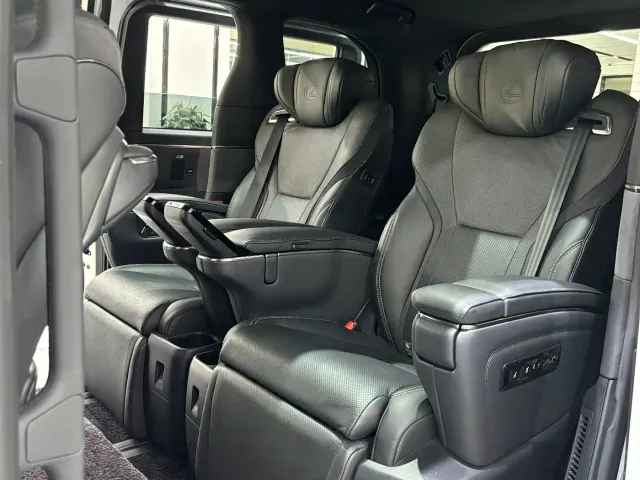 Lexus LM — Фото автомобиля 14