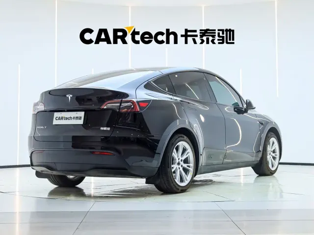Tesla Model Y — Фото автомобиля 7