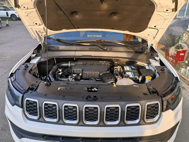 Jeep Compass — Фото автомобиля 2