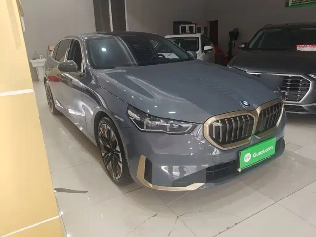 BMW 5 Series — Фото автомобиля 3