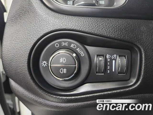 Jeep Renegade — Фото автомобиля 5