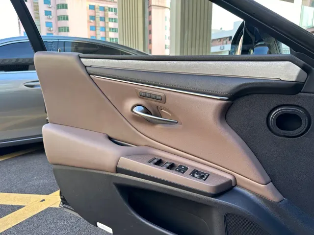 Lexus ES — Фото автомобиля 12