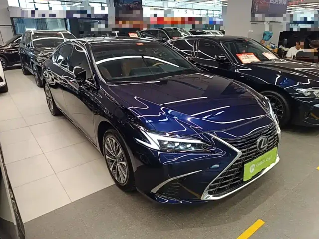 Lexus ES — Фото автомобиля 3