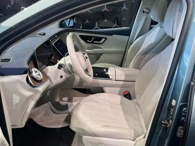 Mercedes-Benz EQE SUV — Фото автомобиля 10