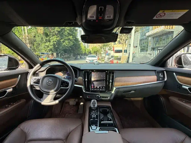 Volvo S90 — Фото автомобиля 13