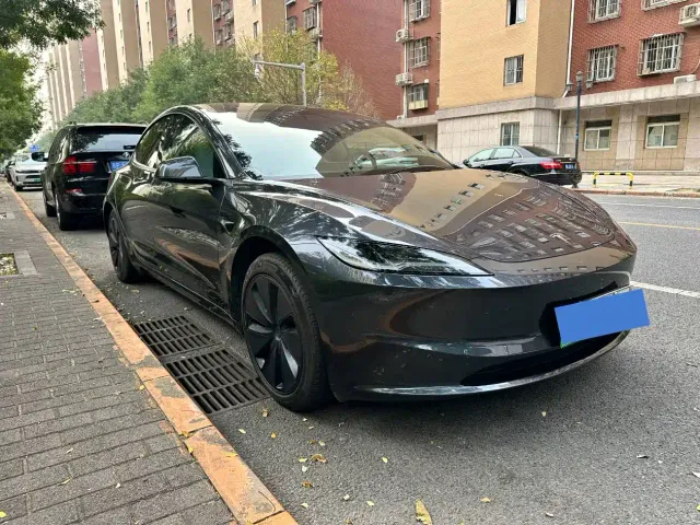 Фотография автомобиля — Tesla Model 3