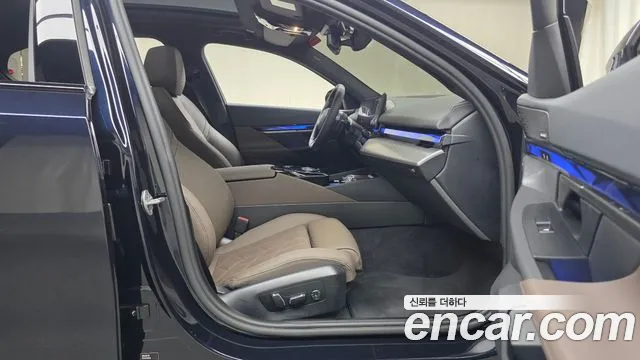 BMW 5 Series G60 — Фото автомобиля 26