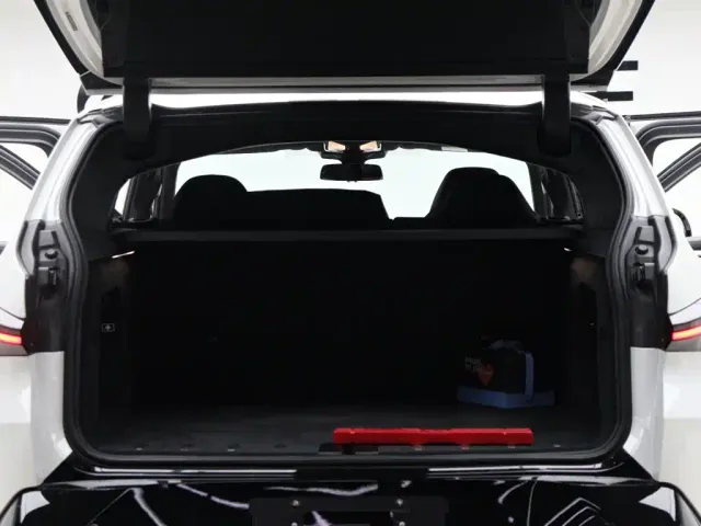 BMW XM — Фото автомобиля 10