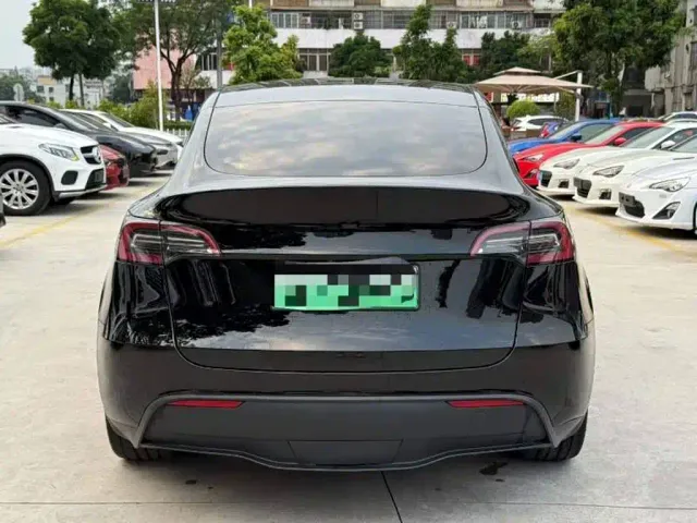 Tesla Model Y — Фото автомобиля 5