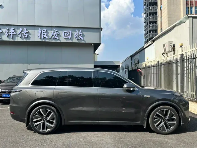Li Auto L9 — Фото автомобиля 13