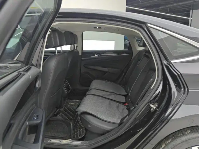 Volkswagen Passat — Фото автомобиля 11