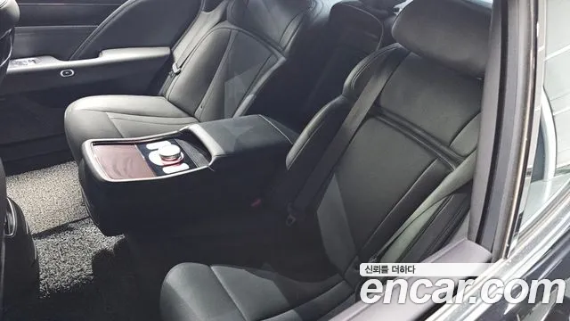 Genesis G90 Бензин 3.5 турбо AWD — Фото автомобиля 27