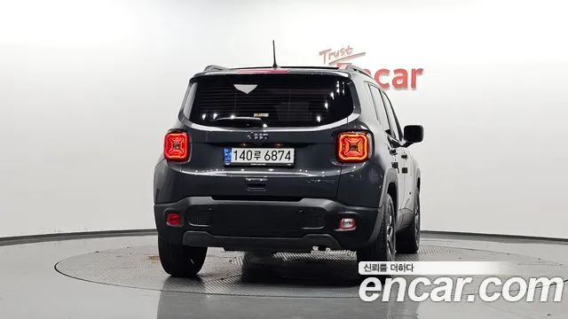 Jeep Renegade — Фото автомобиля 3