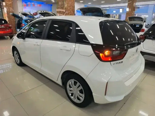 Honda Fit — Фото автомобиля 4