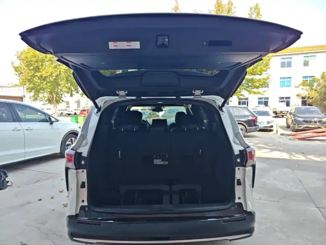 Toyota Sienna — Фото автомобиля 18