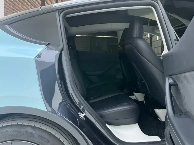 Tesla Model Y — Фото автомобиля 19