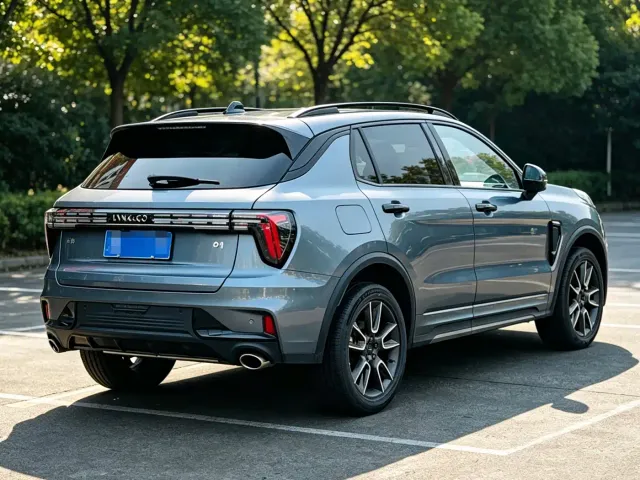 Lynk & Co 01 — Фото автомобиля 6