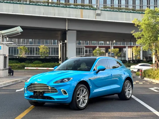 Aston Martin DBX — Фото автомобиля 3