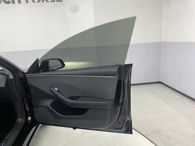 Tesla Model 3 — Фото автомобиля 25