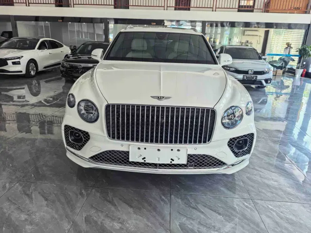 Bentley Bentayga — Фото автомобиля 2