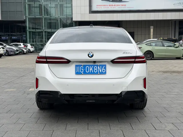 BMW 5 Series — Фото автомобиля 5