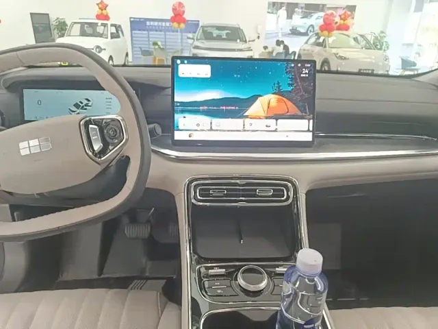 Geely Galaxy Stellar 6 — Фото автомобиля 12